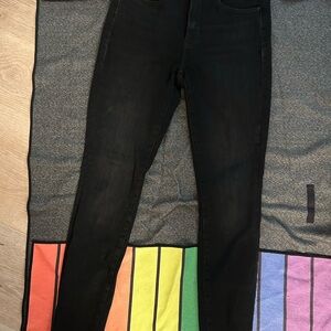Good American | Long Skinny slight distressed jet black jean